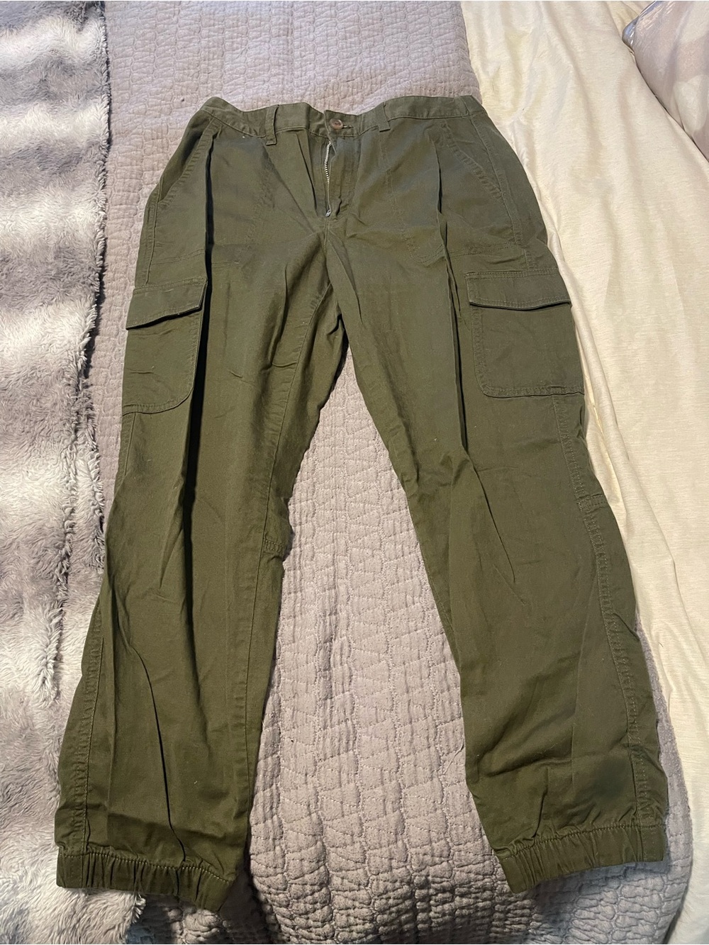 GAP Women’s Olive Cargo Pants with Elastic Cuffs